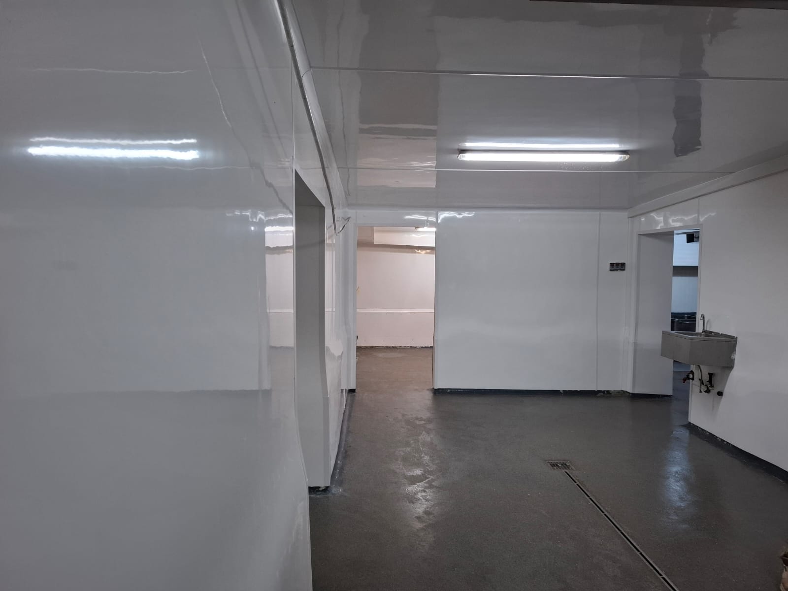 Panouri antibacteriene instalate în bucătărie profesională